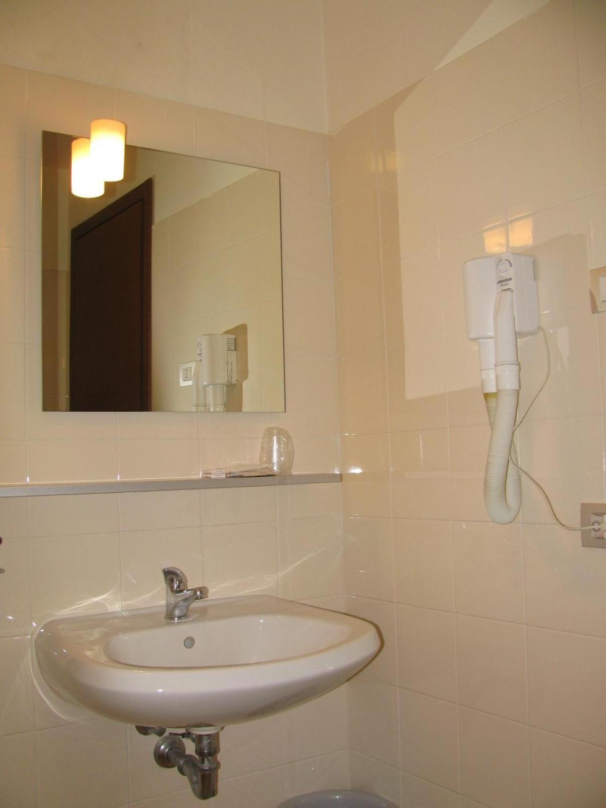 غرفة مفردة، Lieta Sosta 3/5