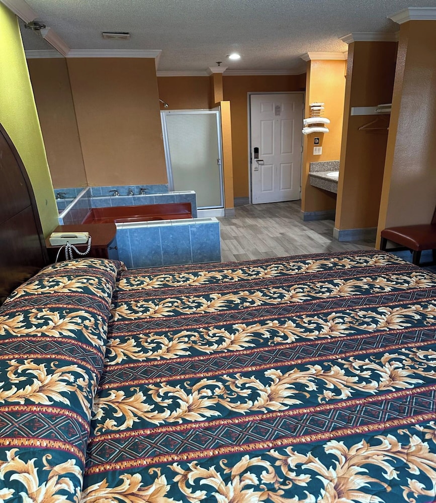 Heritage Inn And Suites 9/58
