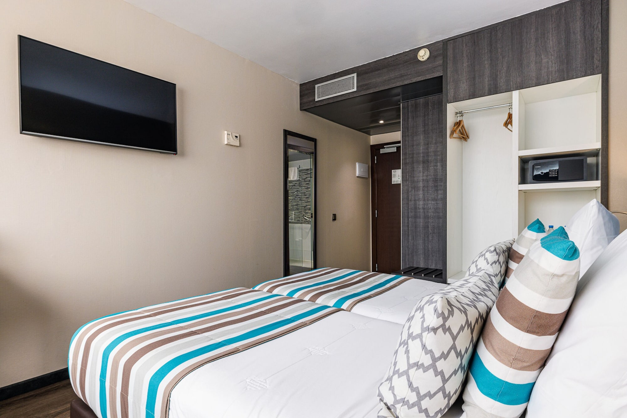 SUPERIOR, TWIN BEDS