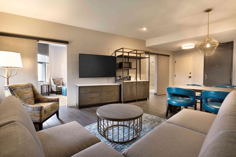 Embassy Suites By Hilton Minneapolis Downtown Hotel 36/62