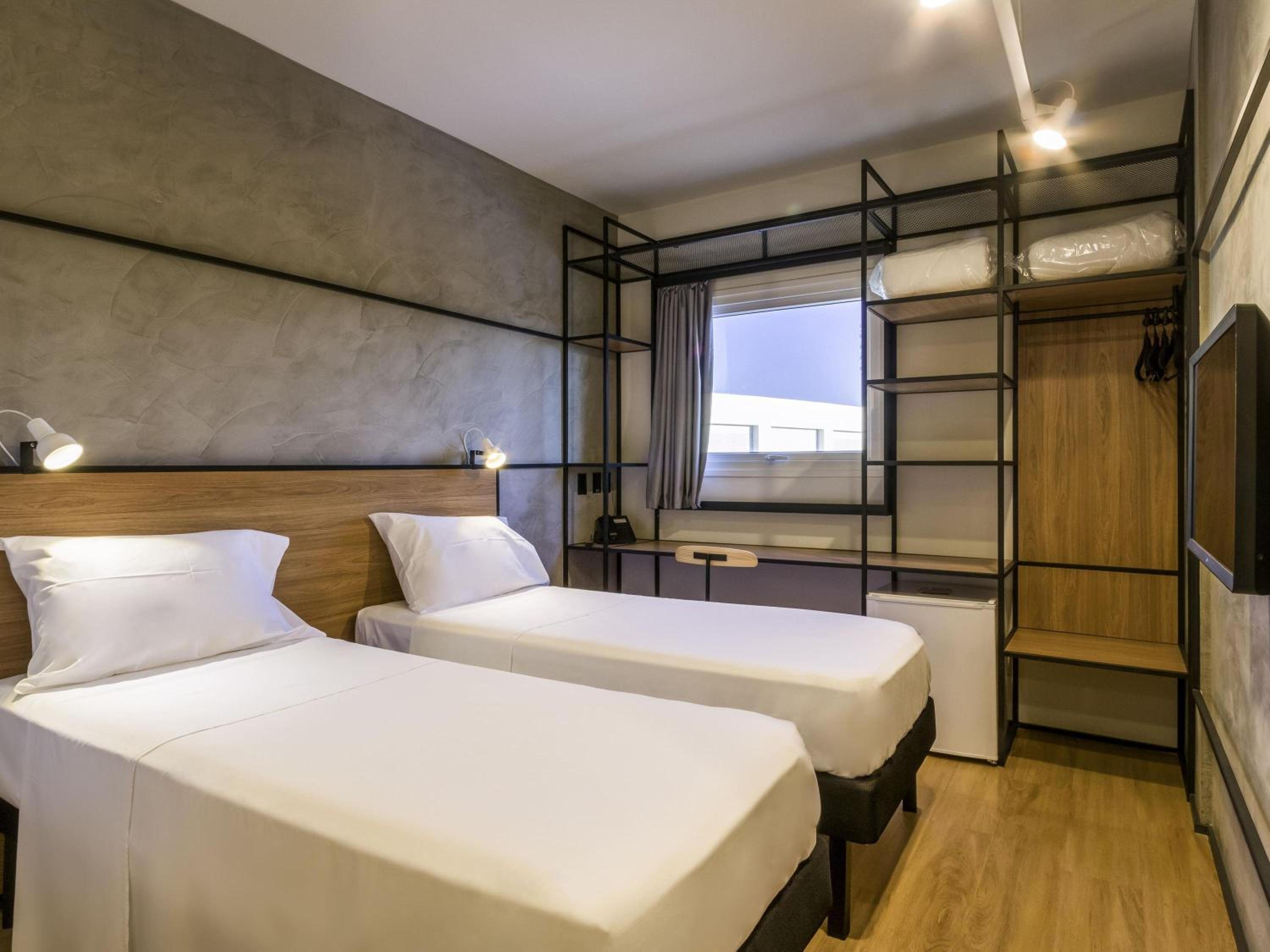 MODERN, APARTMENT, TWIN BEDS