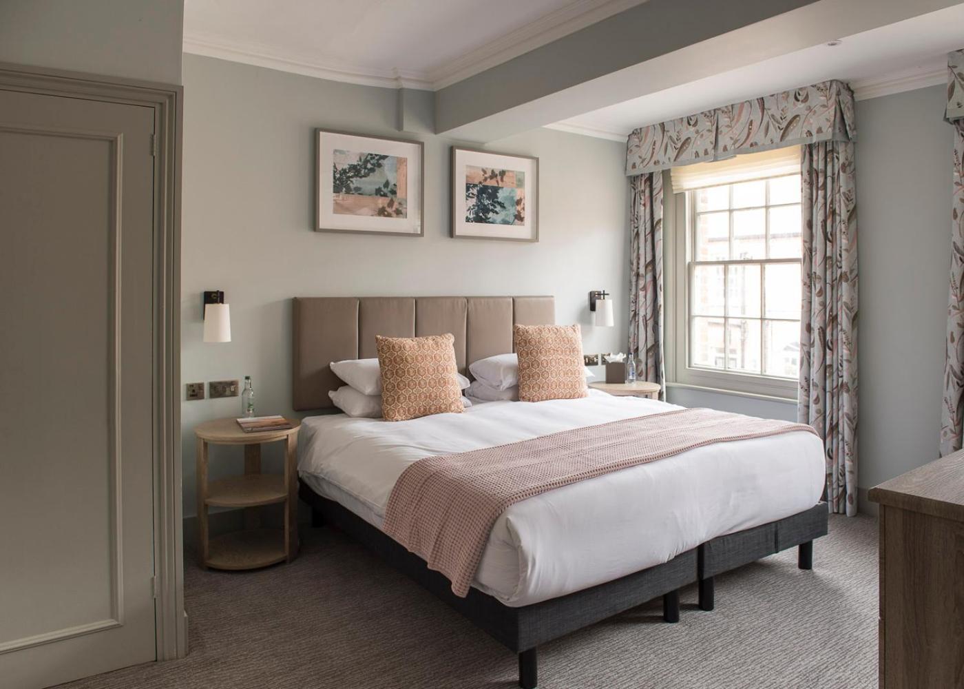 Vintage, Queen Bed