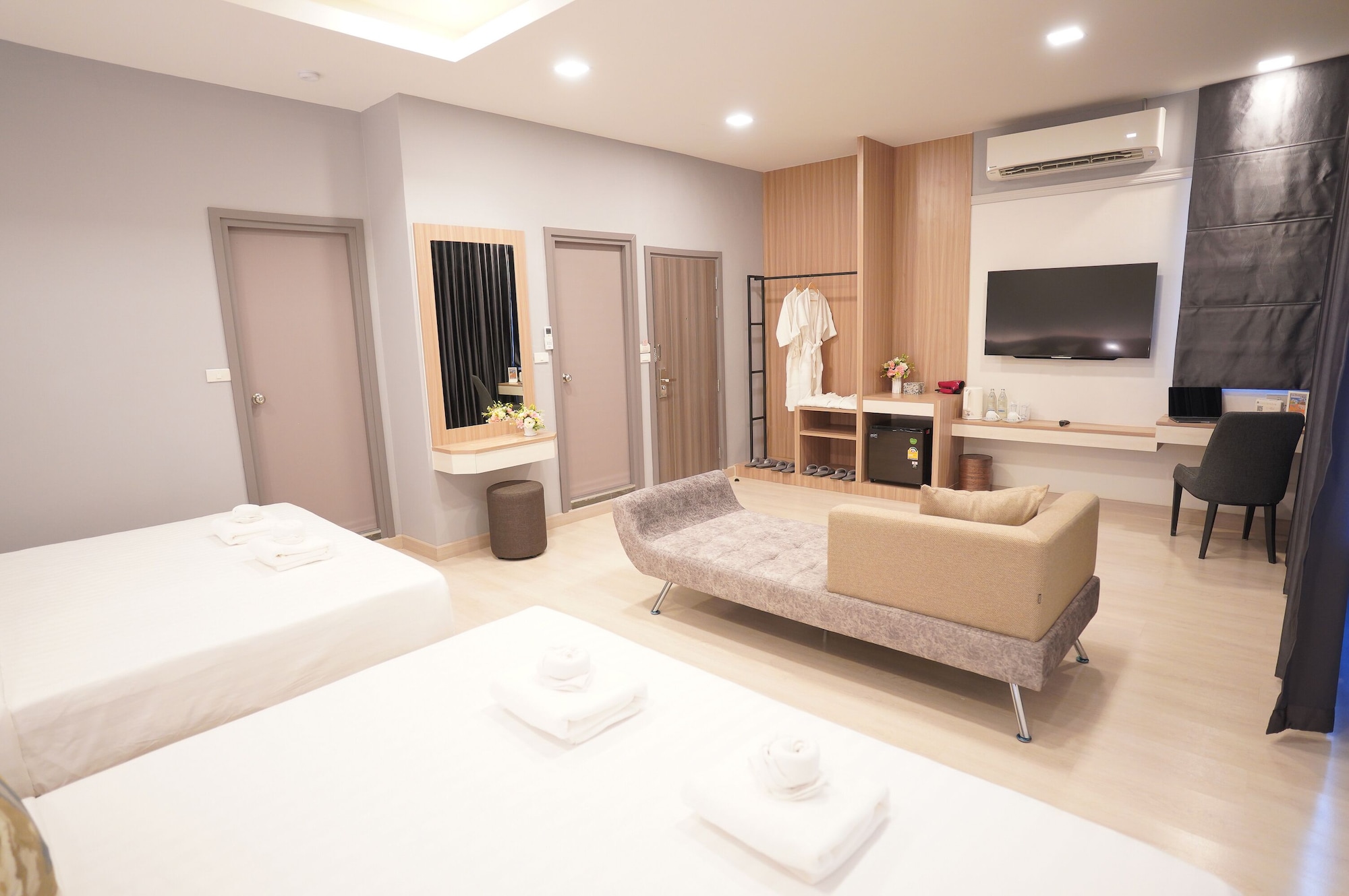 Premier, Quadruple, 2 King Beds