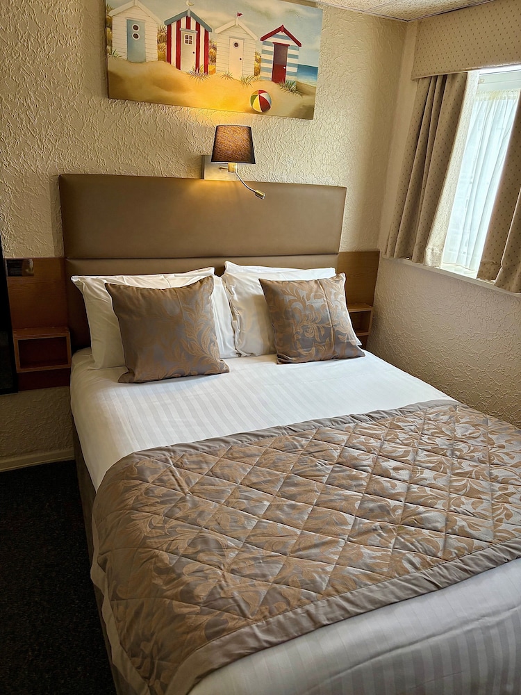 ROOM, DOUBLE BED, SMALL
