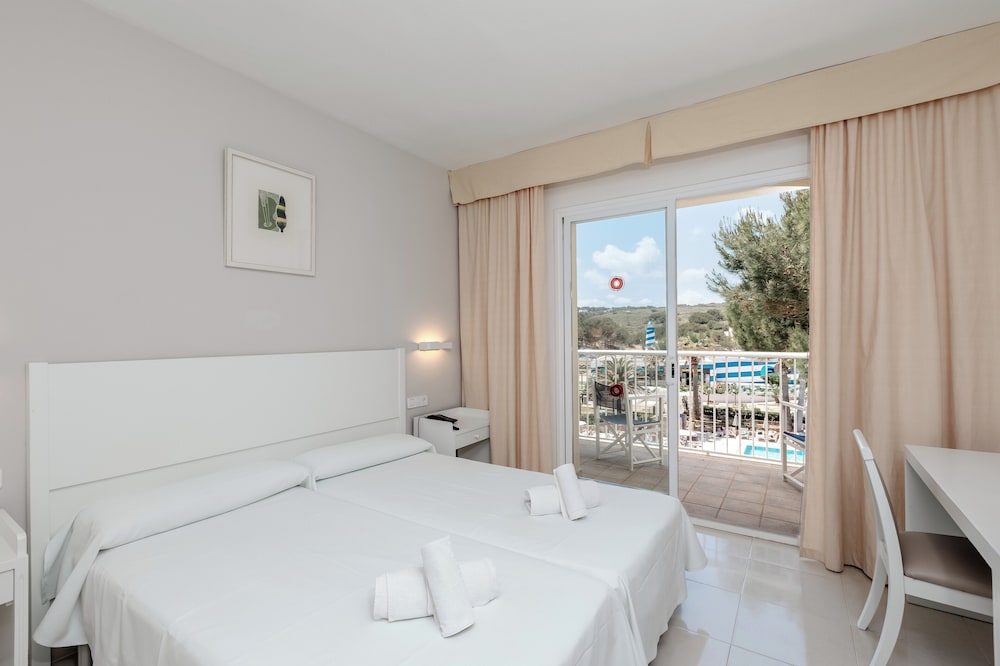 غرفة بسرير مزدوج بإطلالة على المسبح، Club Hotel Aguamarina 2/3