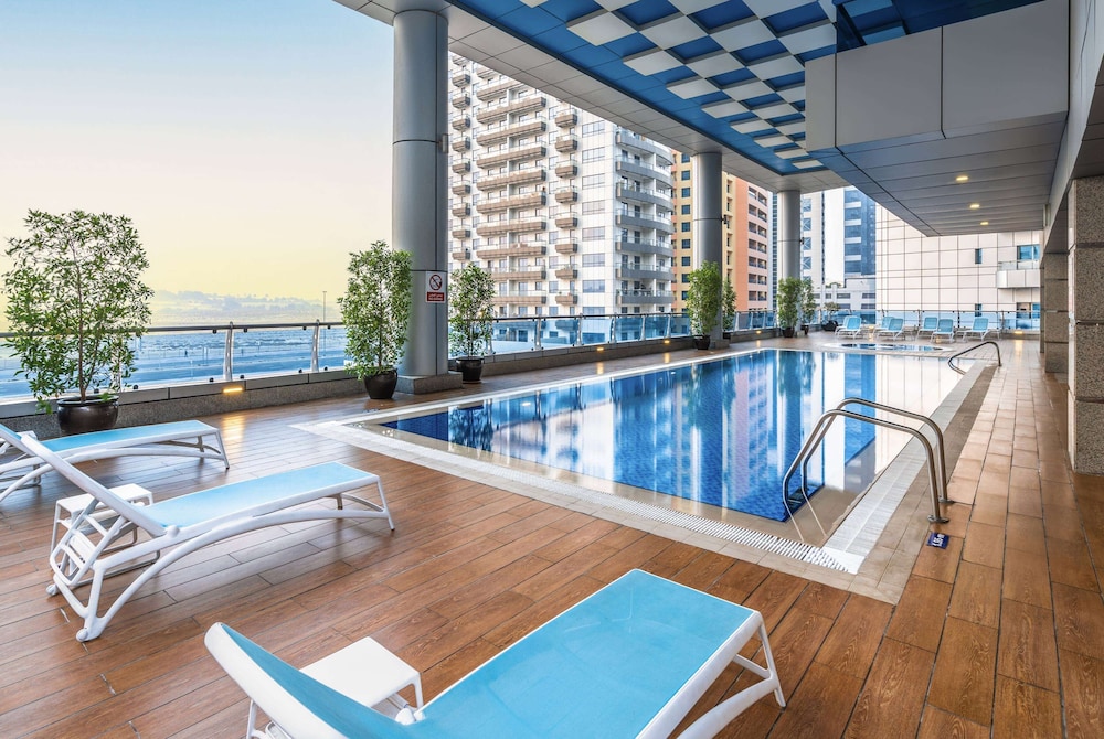 swimming pool spa