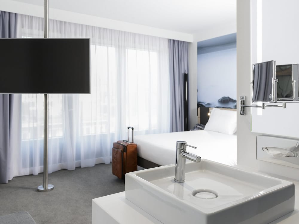 NOVOTEL CHARLEROI CENTRE 77/77