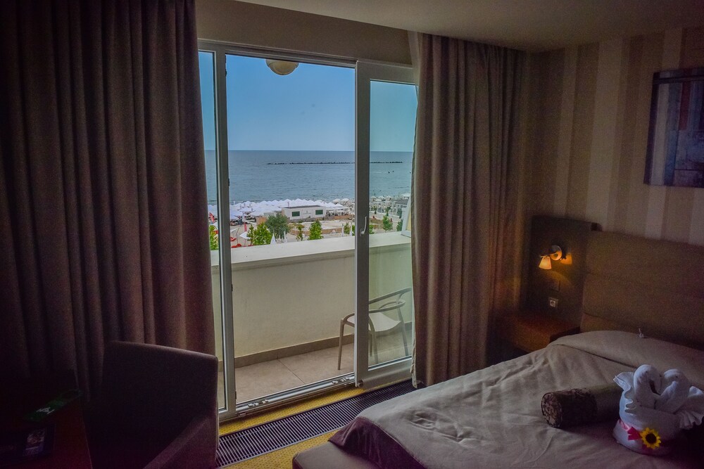 Iaki Hotel 17/50