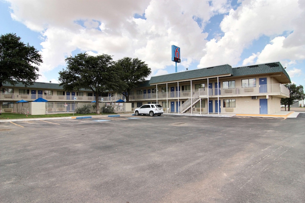 Motel6 Fort Stockton, TX 35/40