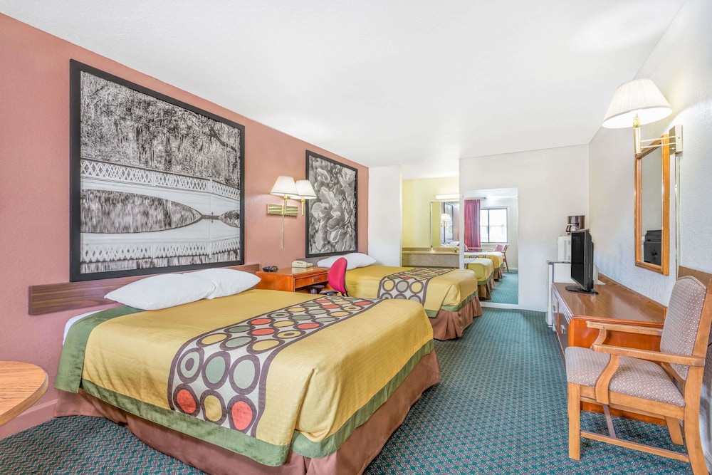 Super 8 by Wyndham Santee 18/23