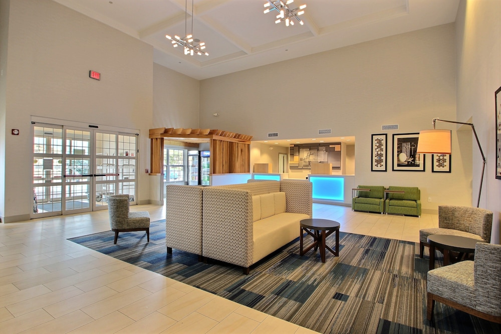 Holiday Inn Express Hotel And Suites Milwaukee Airport 49/74