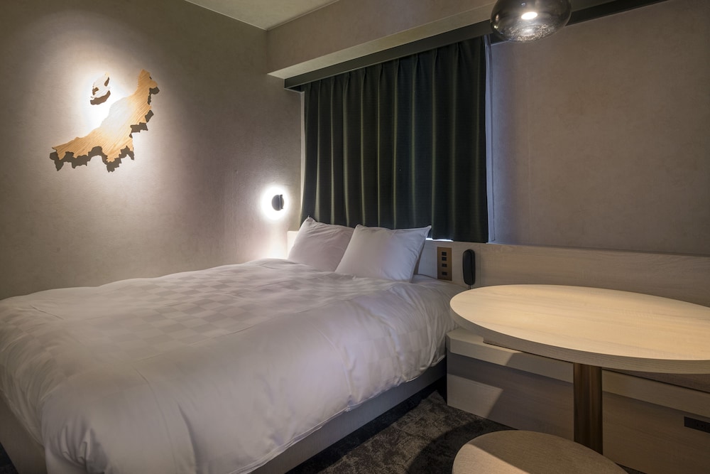 ROOM, DOUBLE BED