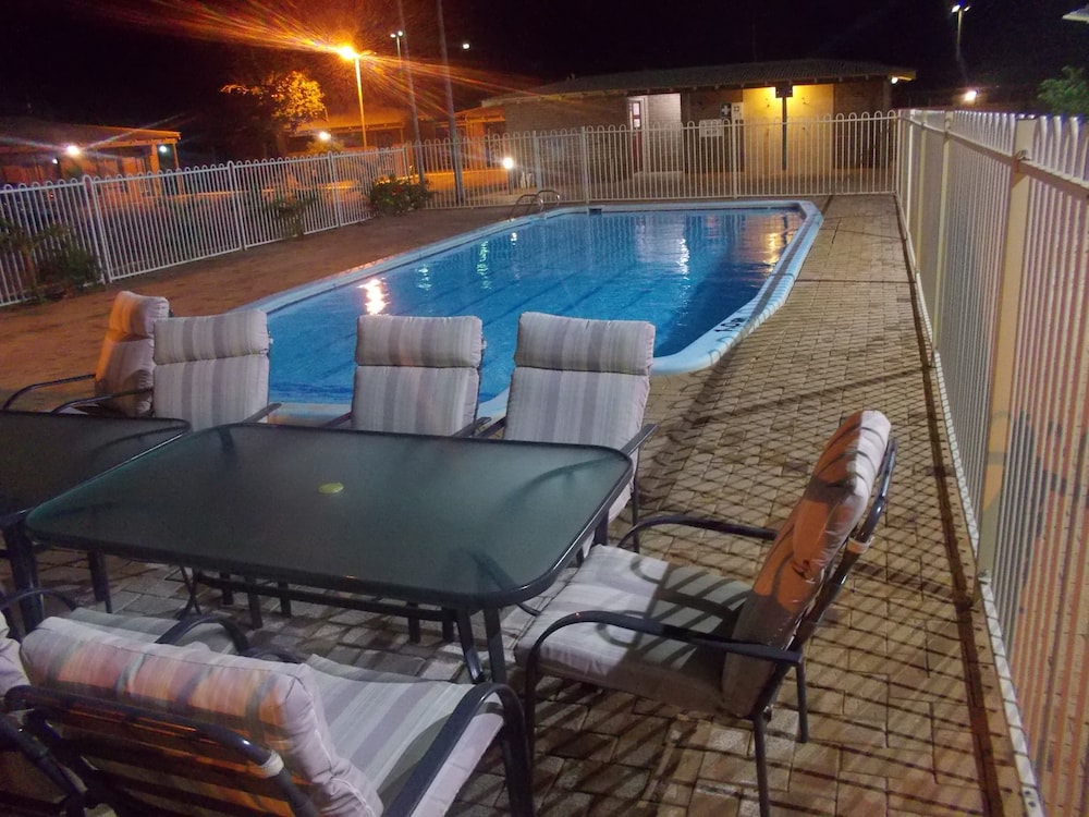 Carnarvon Motel 7/60