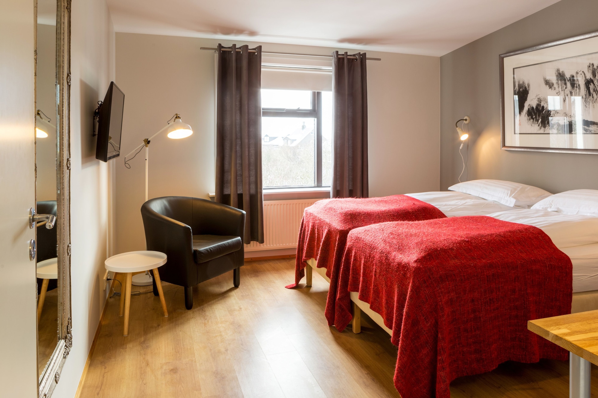 DELUXE, TWIN BEDS, PRIVATE BATHROOM
