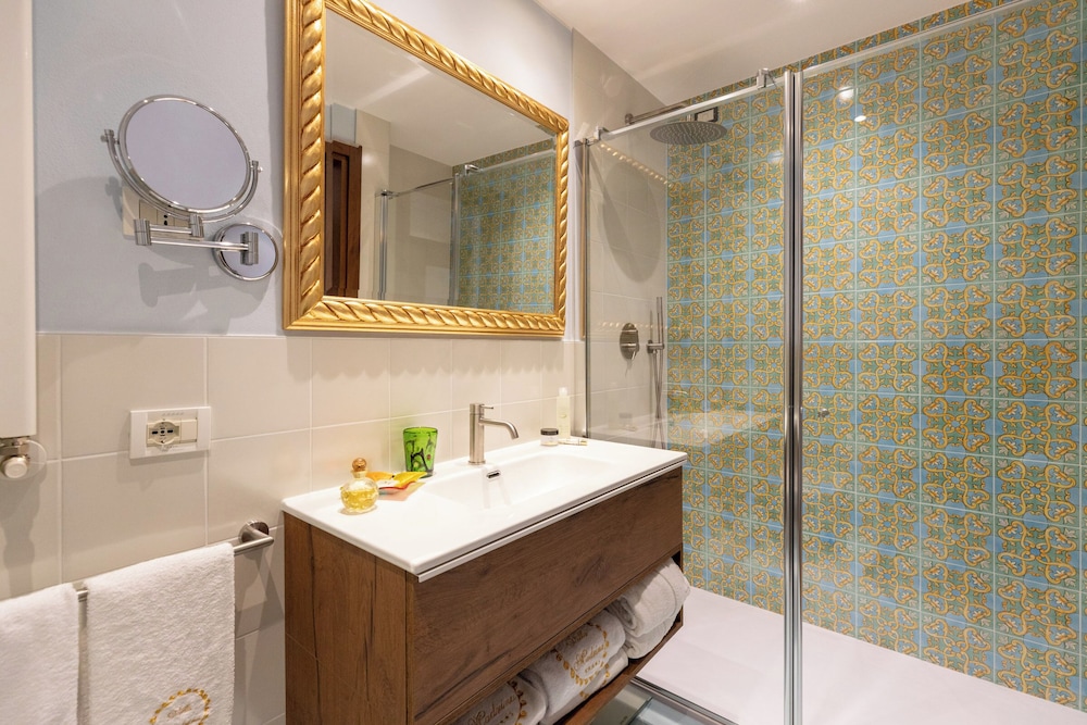 Villa Madrina Lovely and Dynamic Hotel 49/49
