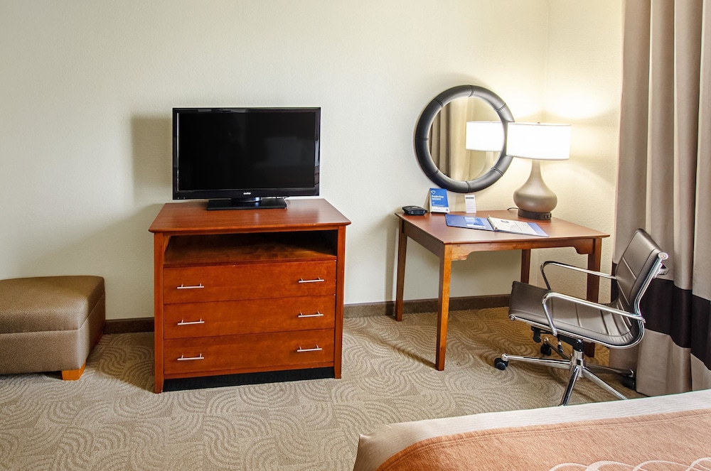 Comfort Inn Suites Santee 35/39