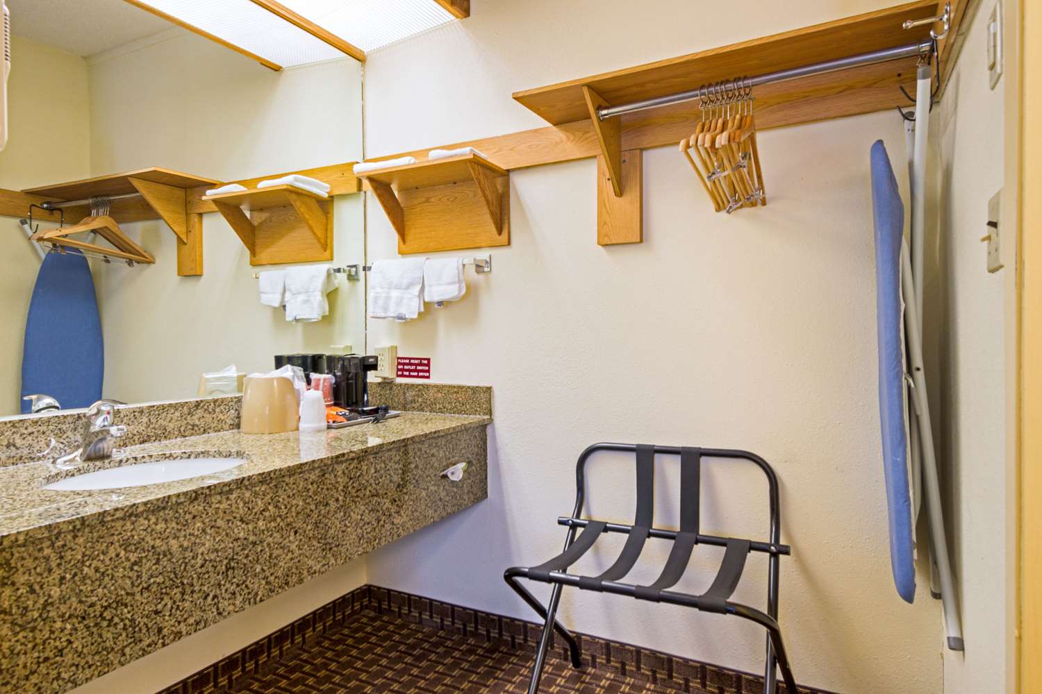 Motel6 Portland, OR – Southeast image