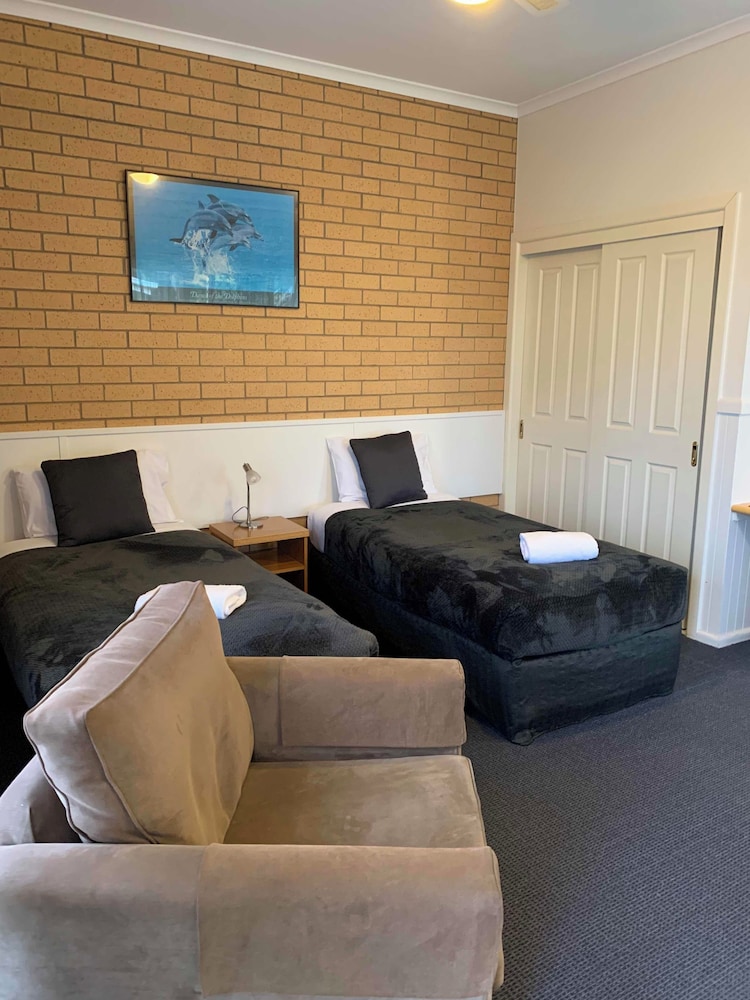 Port Campbell Parkview Motel Apartments 48/64