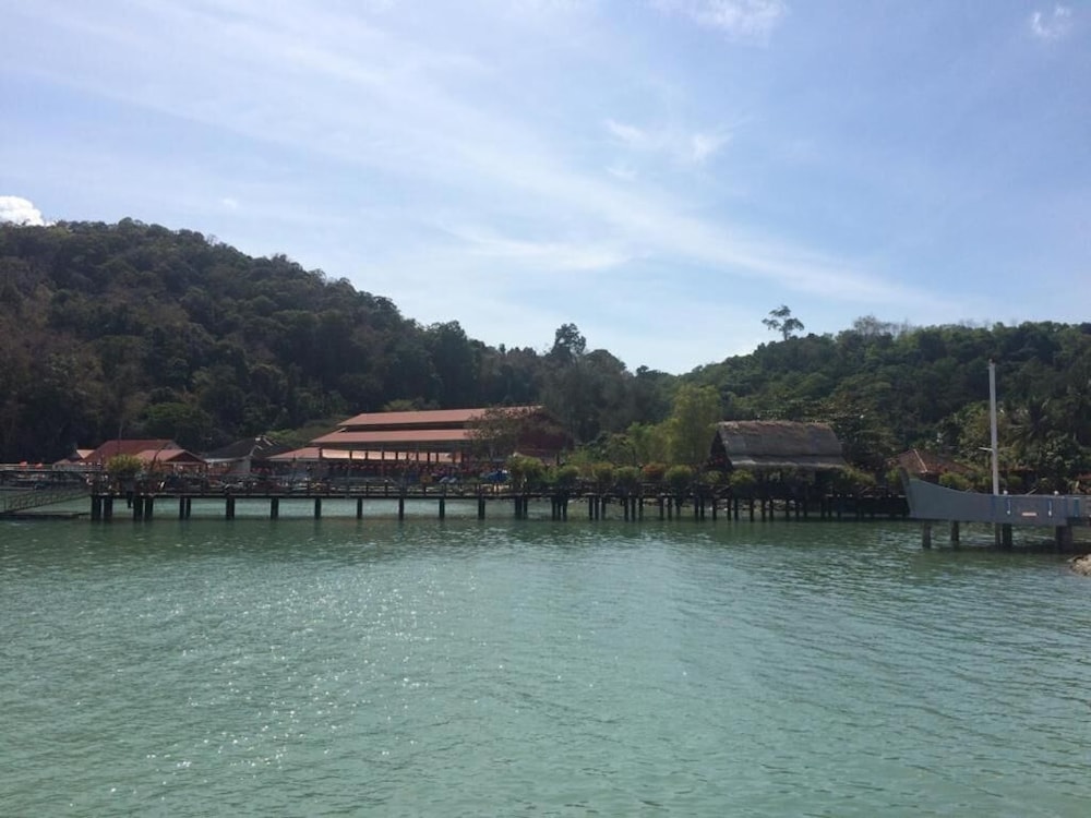 Penarak Bamboo Beach Motel 33/43