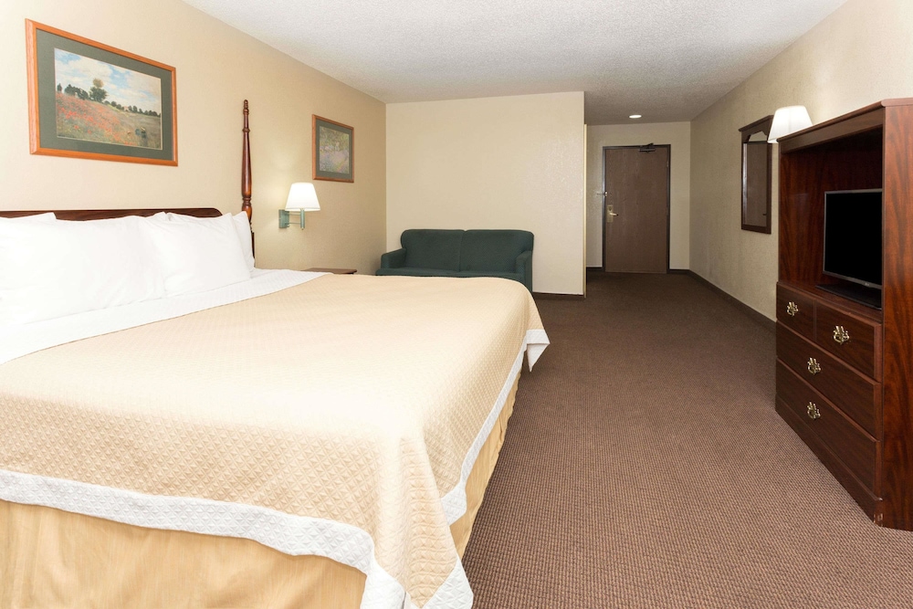 Days Inn by Wyndham Colorado Springs Airport 11/20