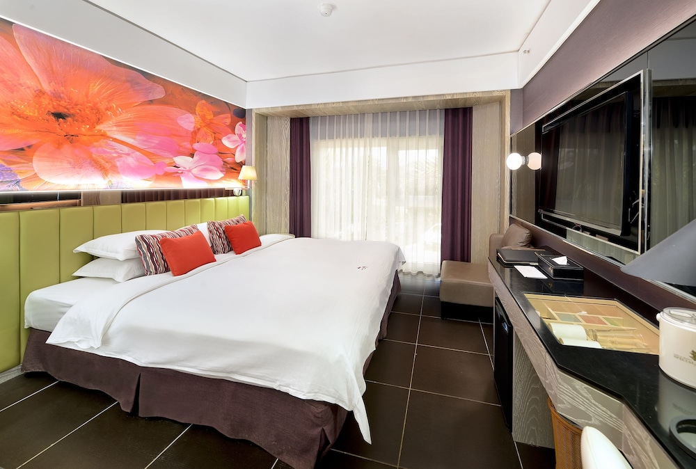 Chateau Beach Resort 36/78