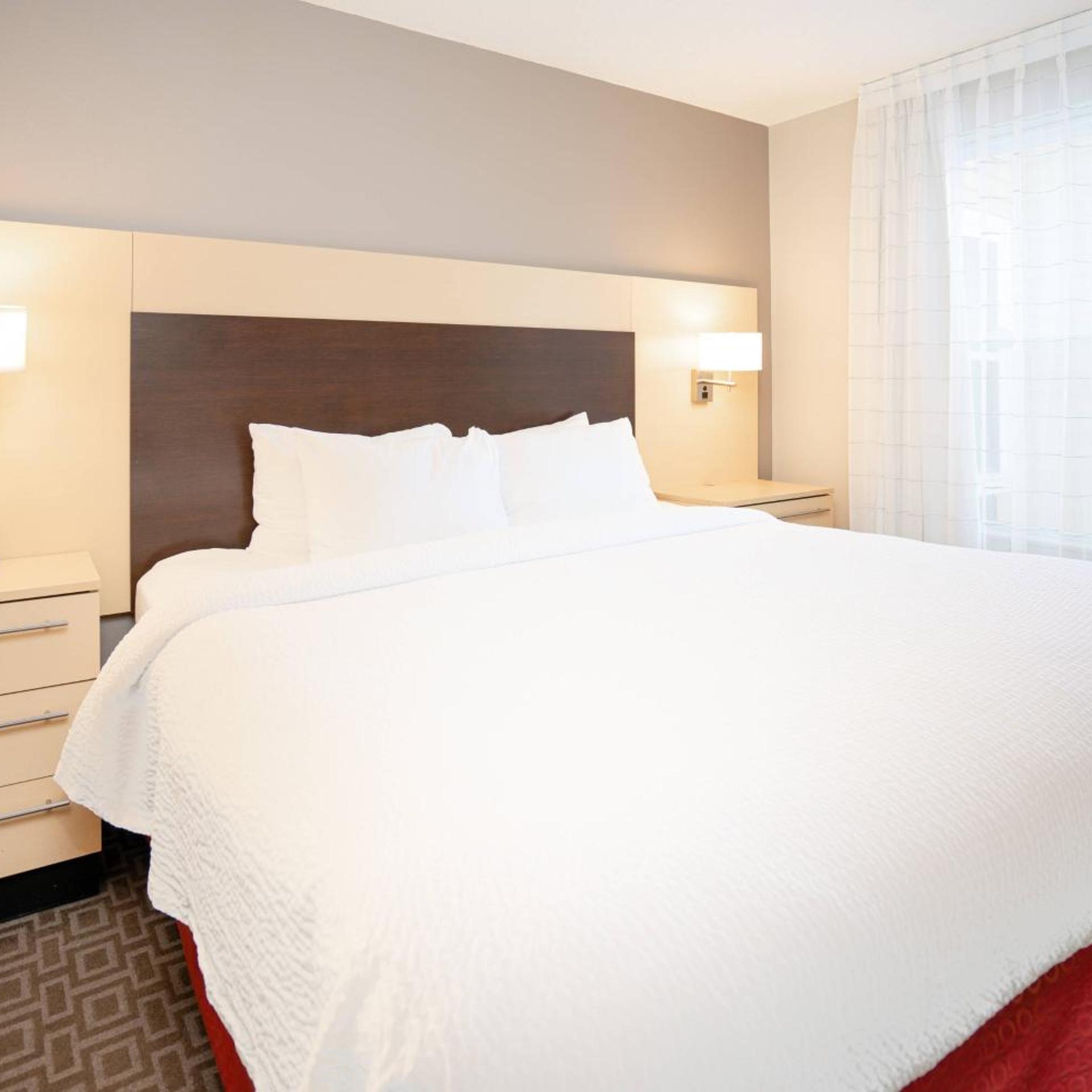 2 Bedrooms, Suite