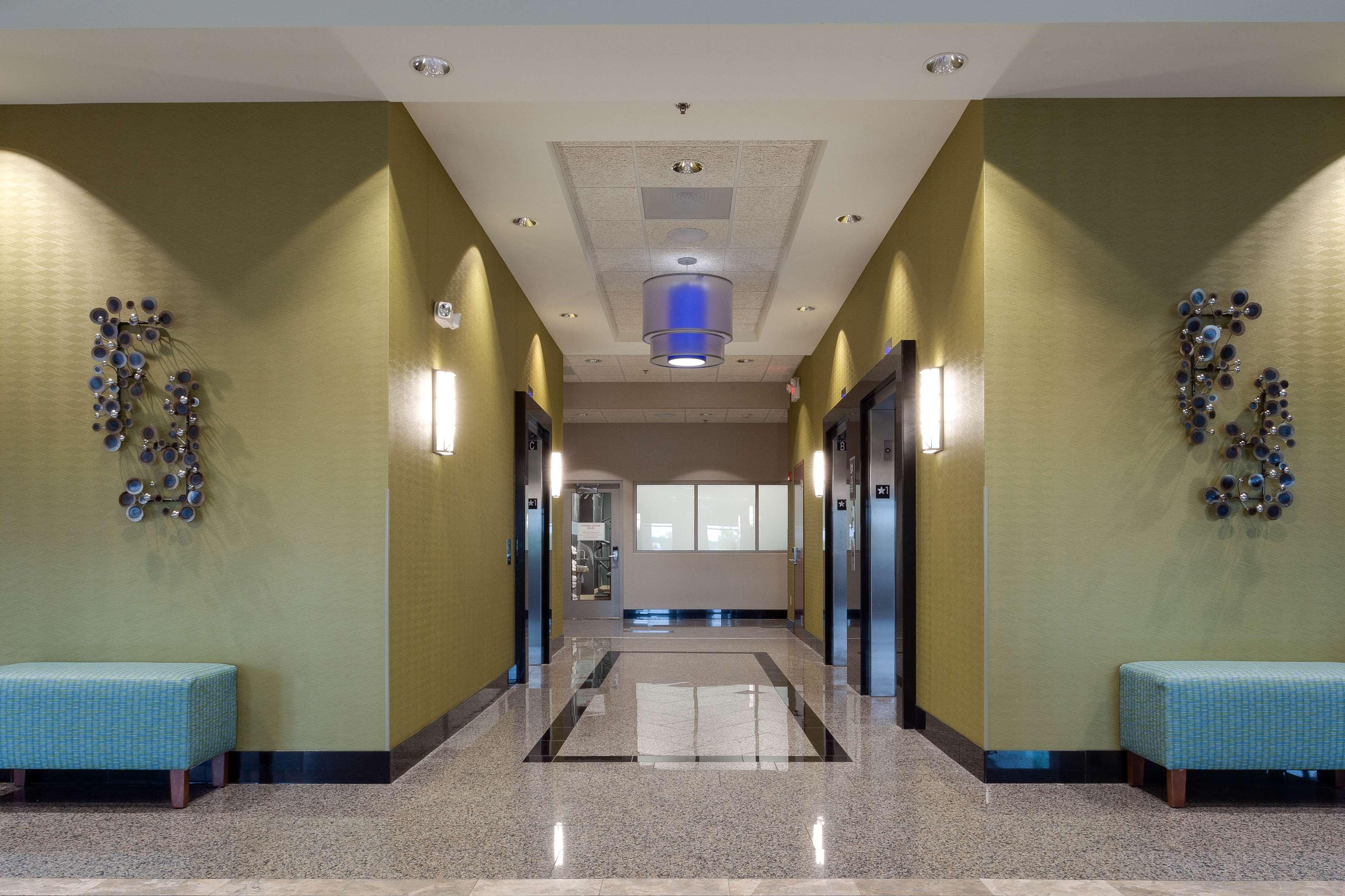 Howard Johnson Inn Columbia 8/50