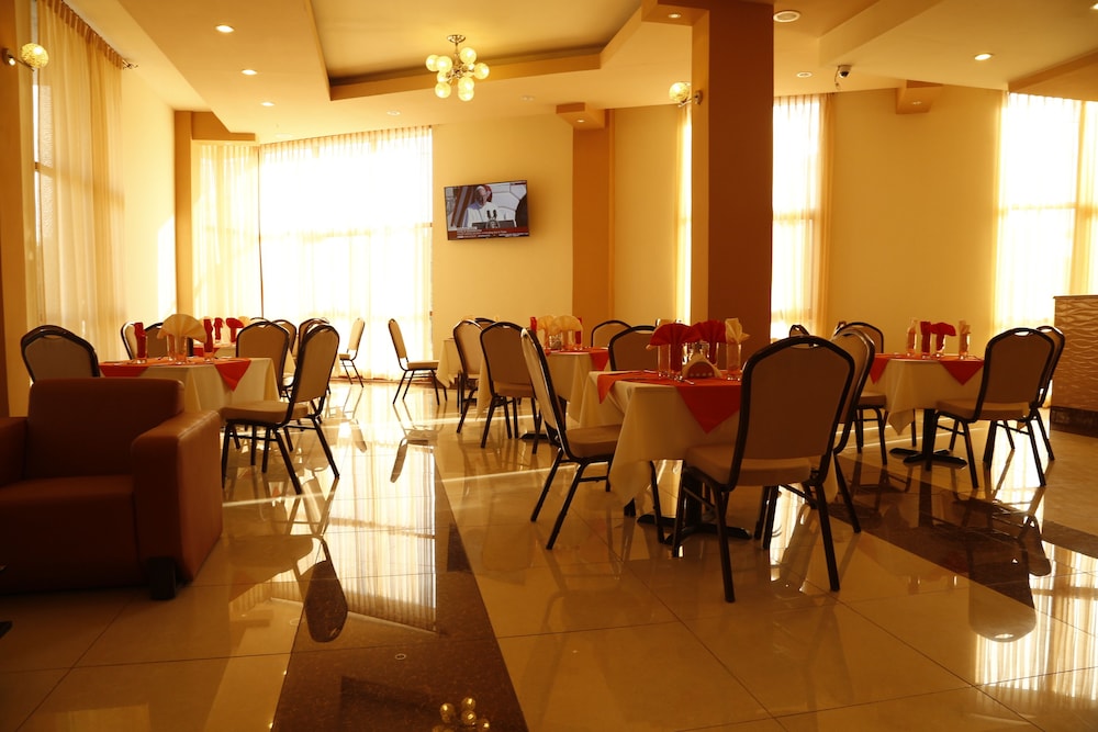 Ye-Afoli International Hotel 74/79