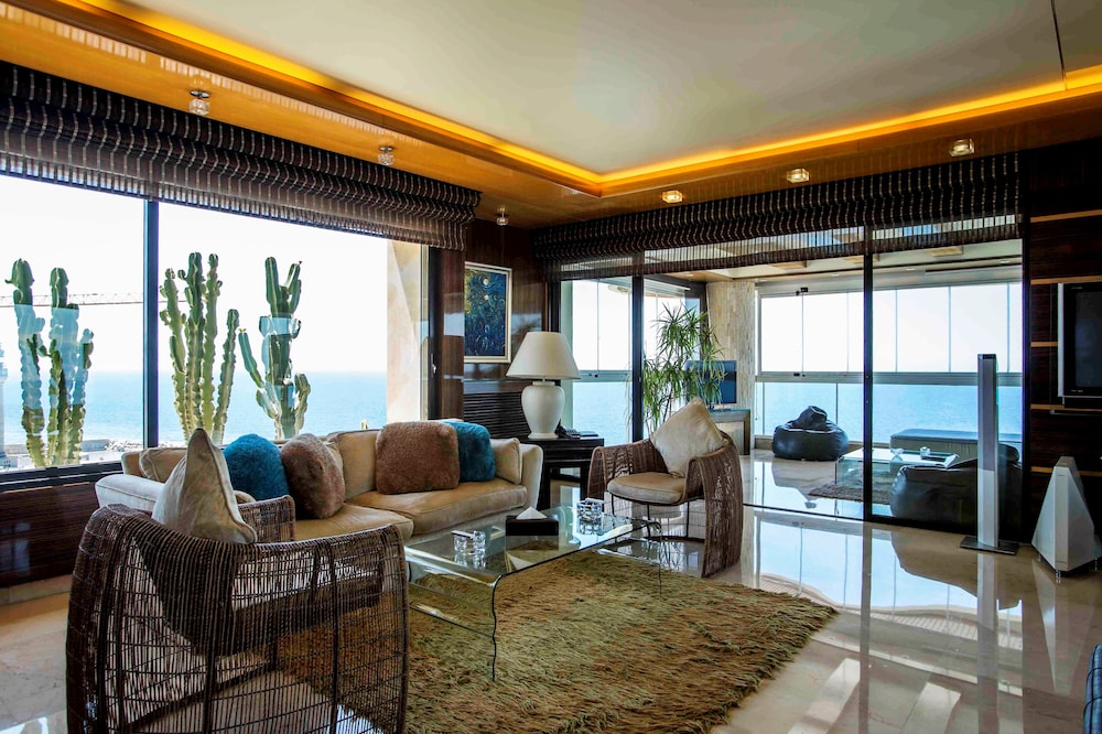 Lahoya Suites 20/50