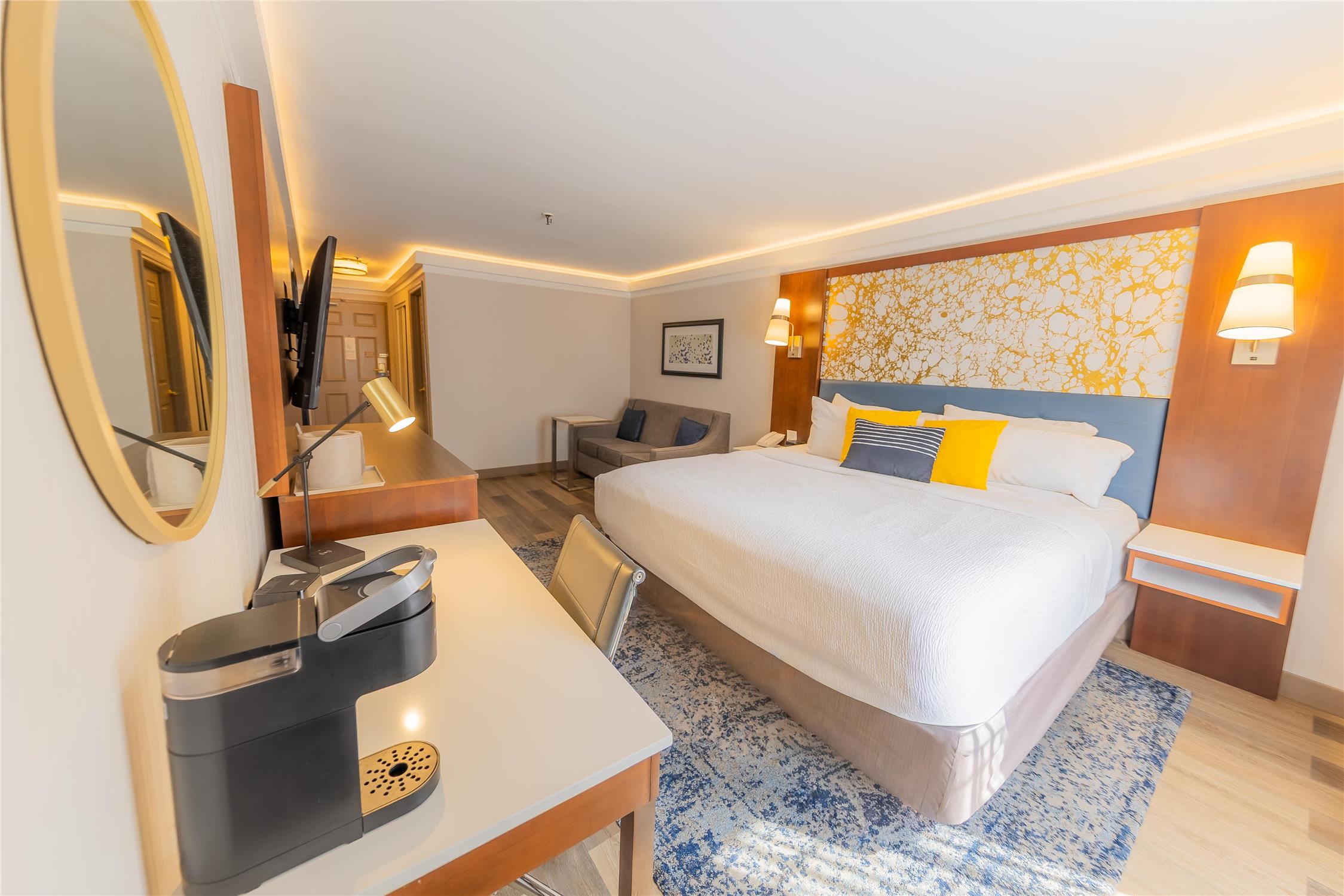 Room, King Bed, Sofa, The Westfield Inn, BW Signature Collection 3/9