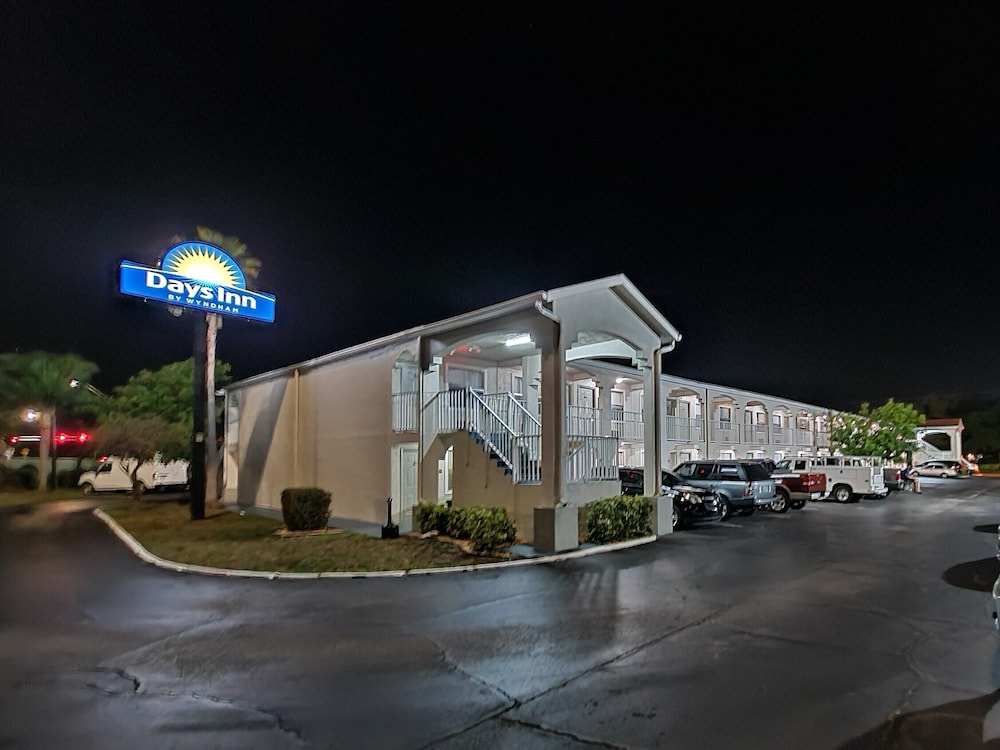 Days Inn by Wyndham Bradenton I-75 2/31