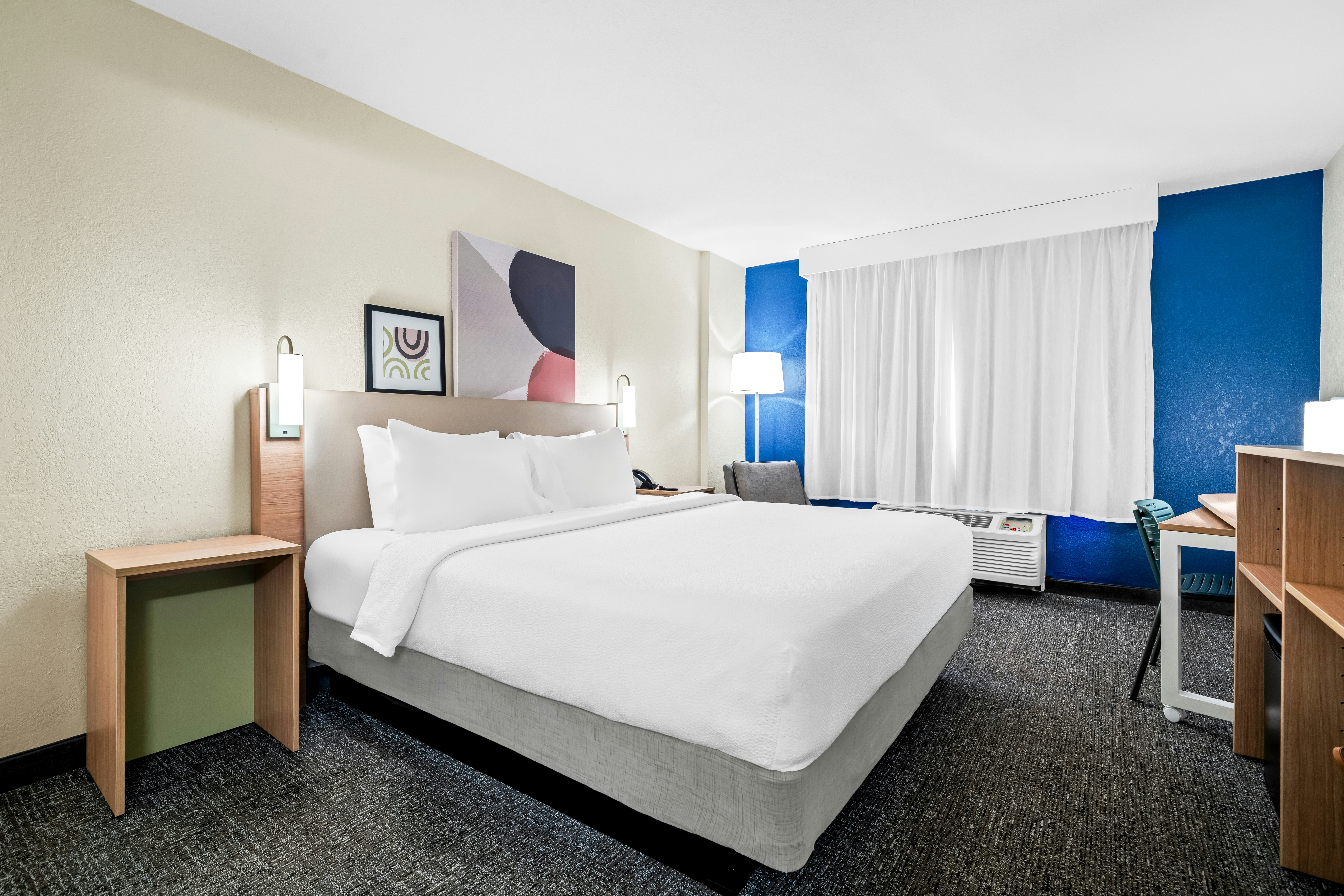 ROOM, KING BED