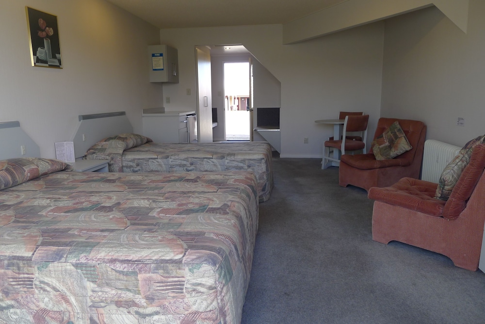 The Village Inn Hotel 20/38