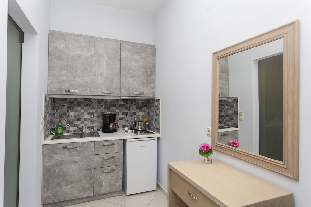 Loukas Hotel &amp; Apartments 8/50