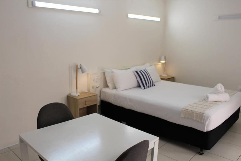 Camden Motor Inn 33/57