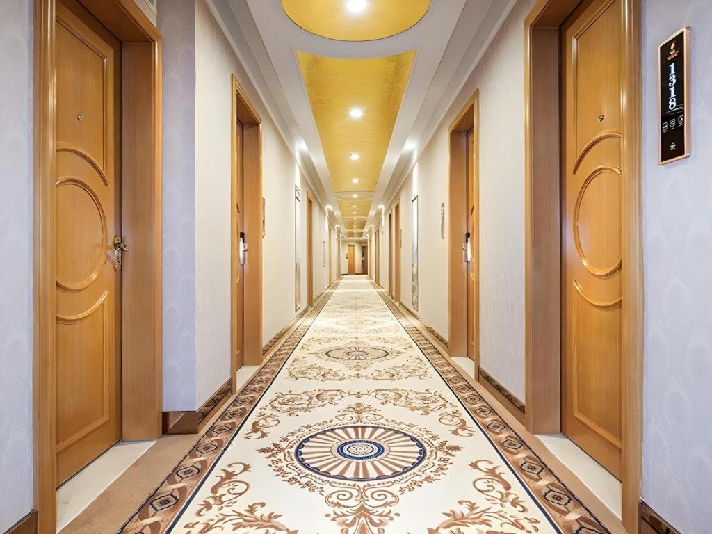 Vienna Hotel (Shenzhen Pingdi Huancheng South Road) 32/49