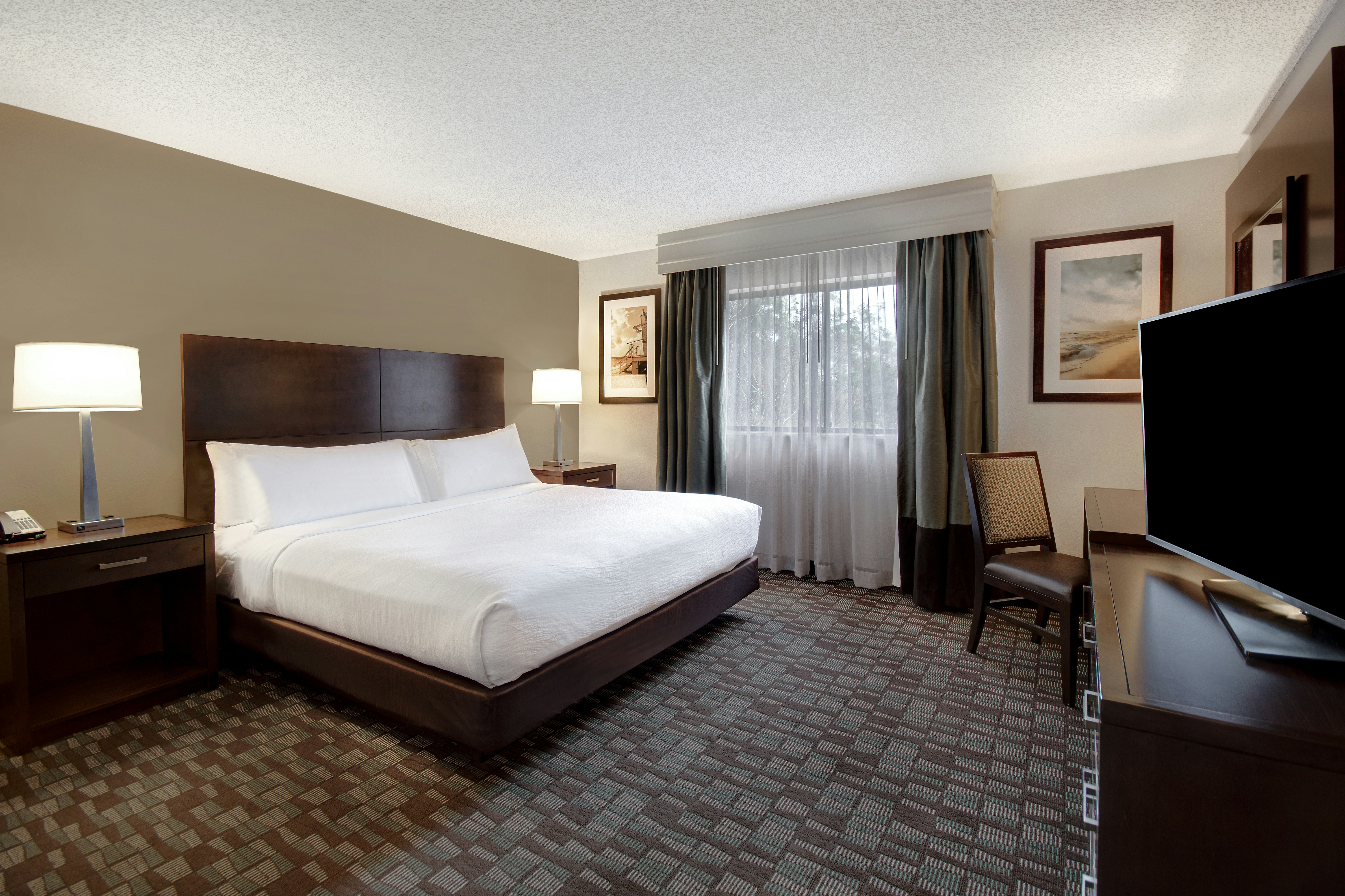 Atrium, King Bed