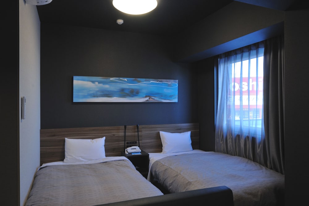 Standard, Twin Beds