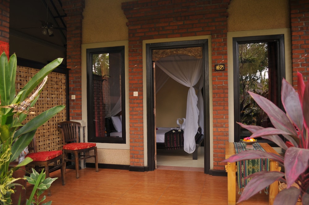 Tirta Sari Bungalows 17/66