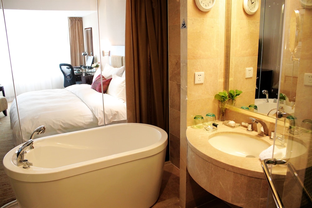 Poly Hotel Wuhan(Formely Poly White Rose Hotel) 25/31