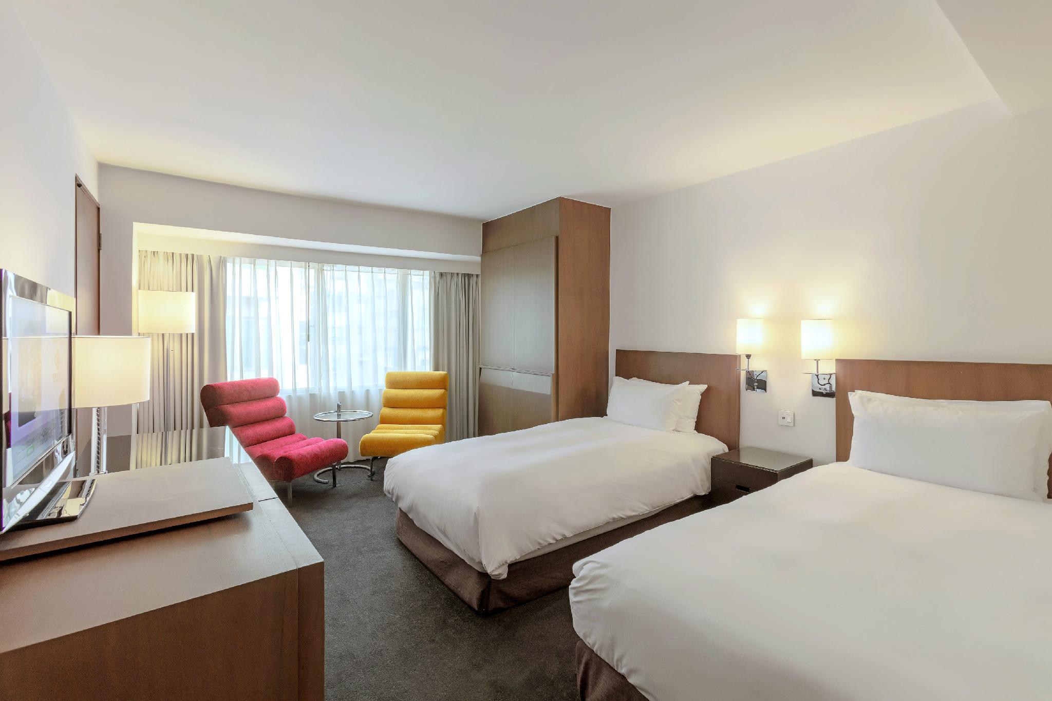Exquisite, Twin Beds