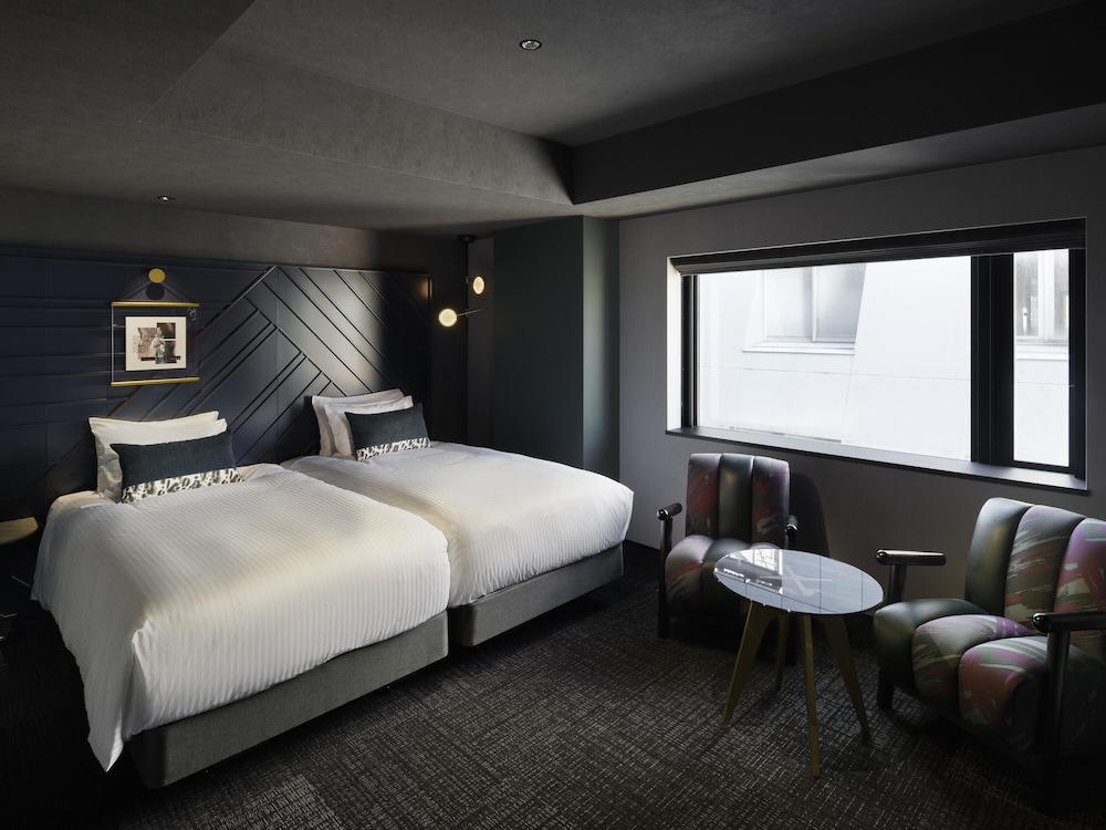 DELUXE, TWIN BEDS, WASHING MACHINE