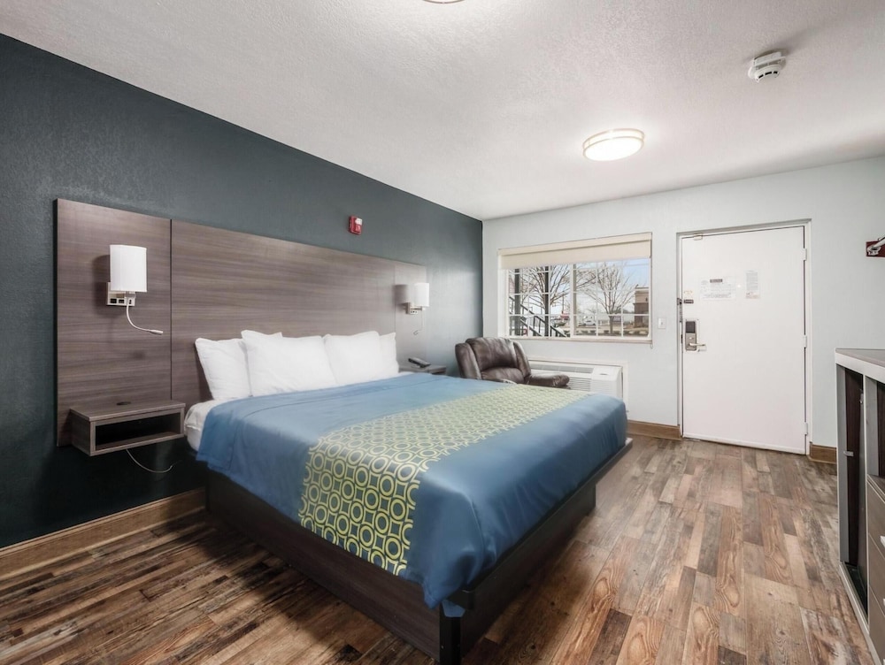 Room, King Bed
