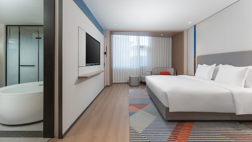 Standard, King Bed, Bath and Shower