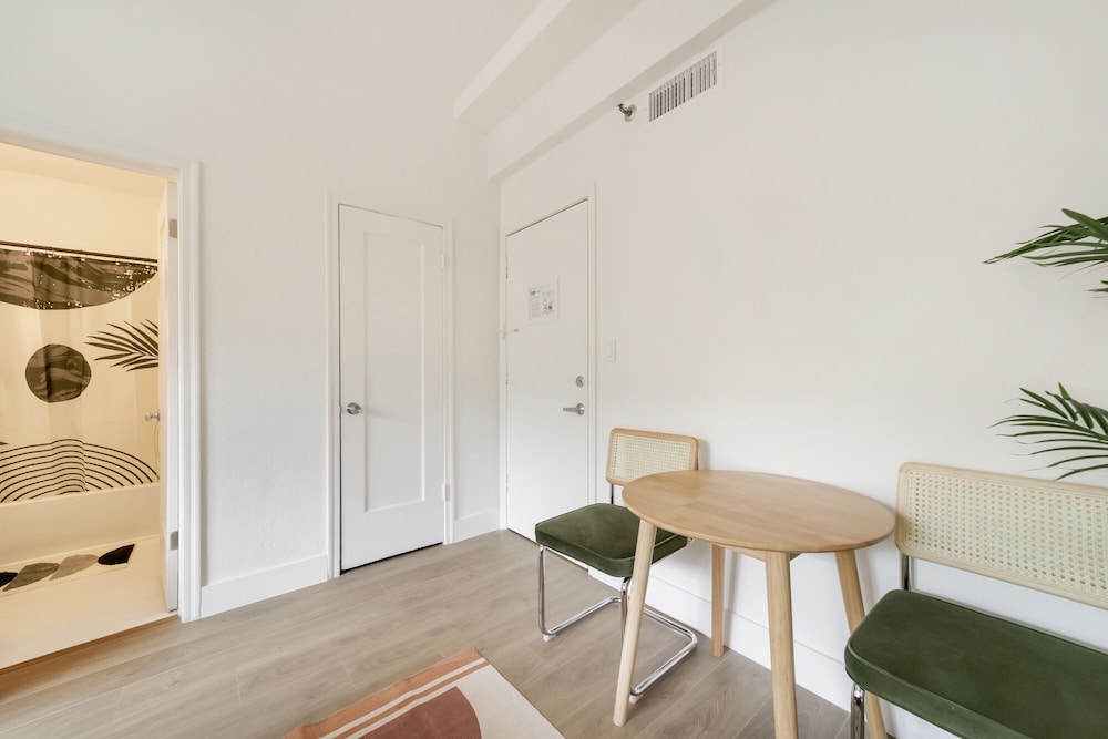 Tropics Hotel And Hostels 8/49