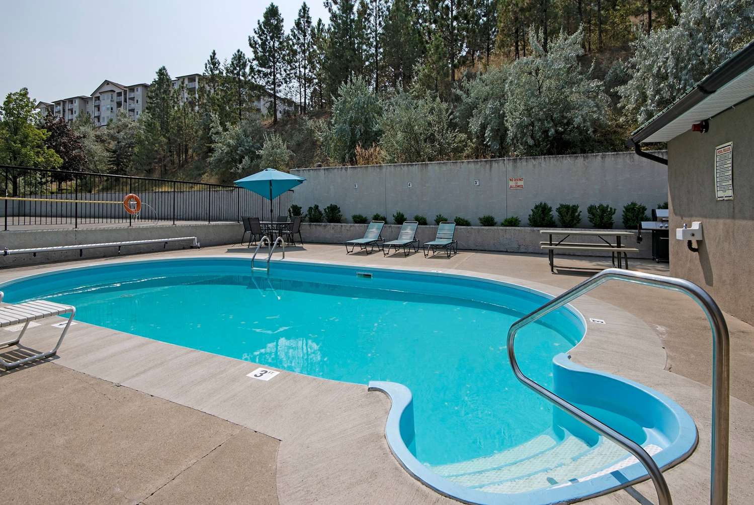 Travelodge By Wyndham Kamloops Mountview 39/69