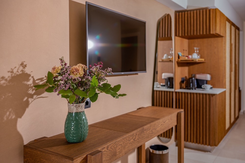Minos Ambassador Suites Spa 36/50