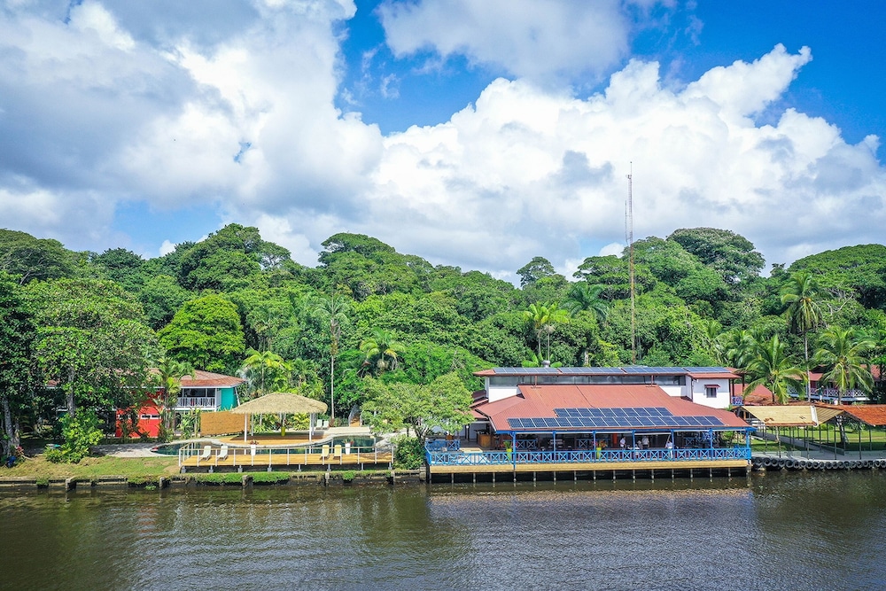 Tortuga Lodge and Gardens 45/48