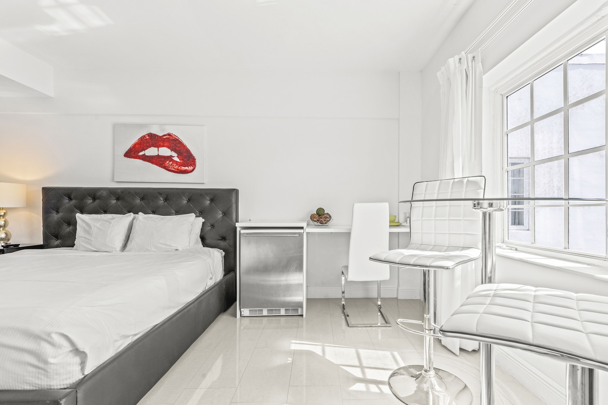 DELUXE, STUDIO, KING BED, KITCHEN