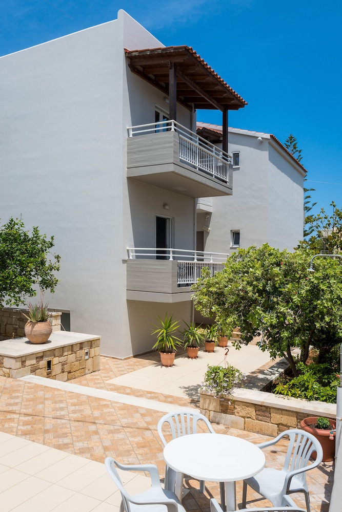 Irini Stalos Apartments 2/50